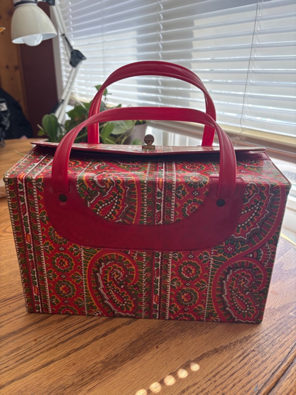 Vintage Red Paisley vinyl Case with Top Handle - Picture 3 of 17